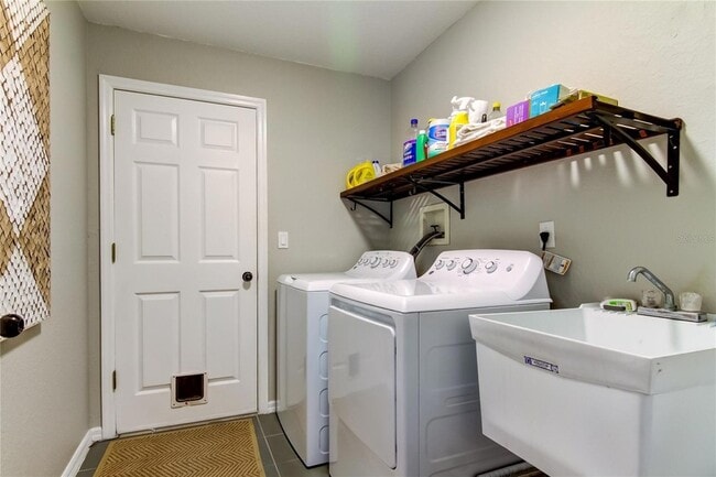 Building Photo - 1421 Beach Club Ln