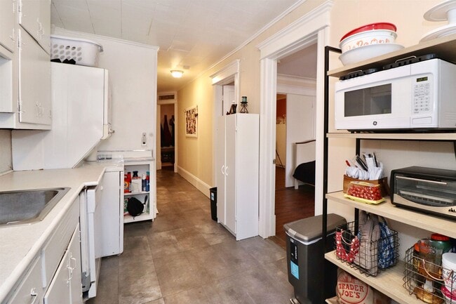 Building Photo - 704 Washington St