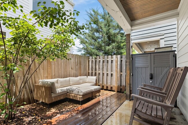 Building Photo - Stunning Gem in the heart of East Nashville!!