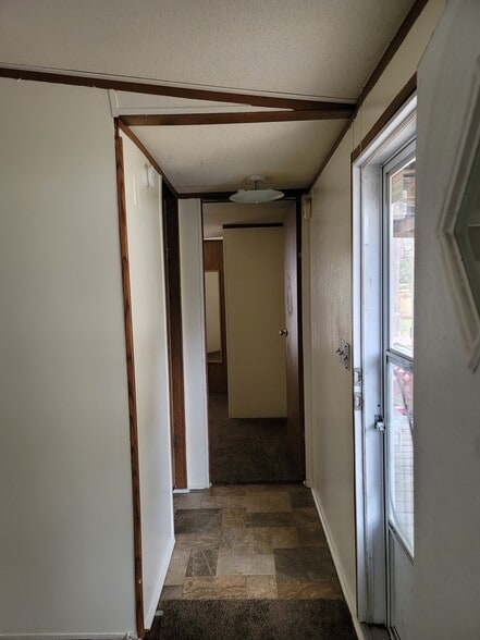 Building Photo - 413 Miller St