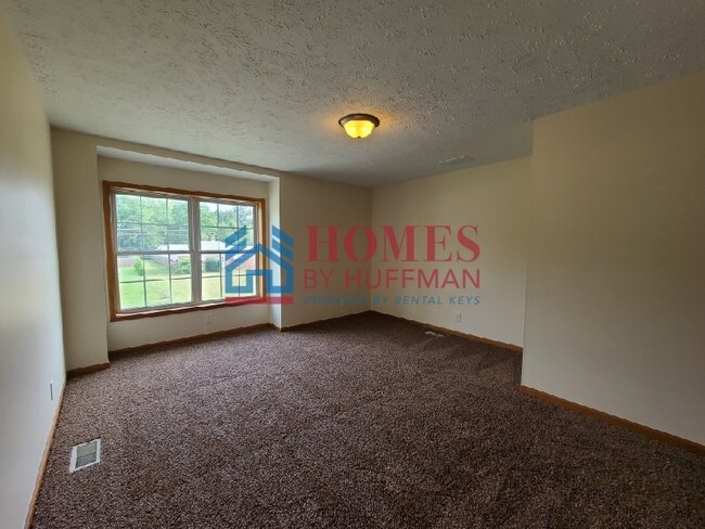 Building Photo - Three Bedroom Townhouse | Two Bath | Chandler