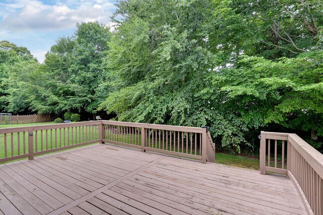 Building Photo - Spacious Home in York County
