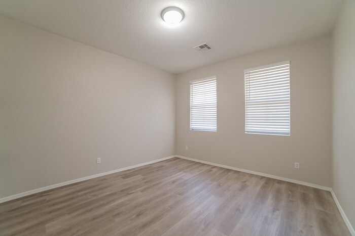 Building Photo - 4210 S Mariposa Dr