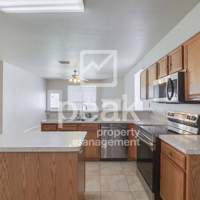 Building Photo - 4 Bedroom/2 Bathroom HOME FOR LEASE! Just ...