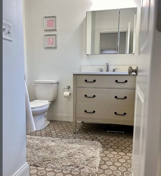 Building Photo - 236-238 E St