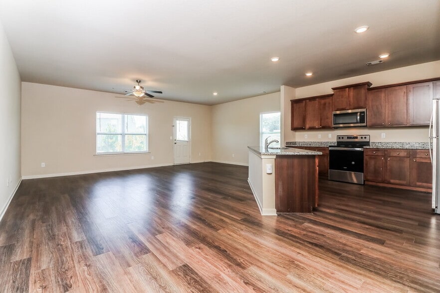 Building Photo - 108 Brook Dr
