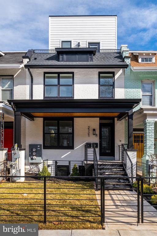 Building Photo - 2121 3rd St NE