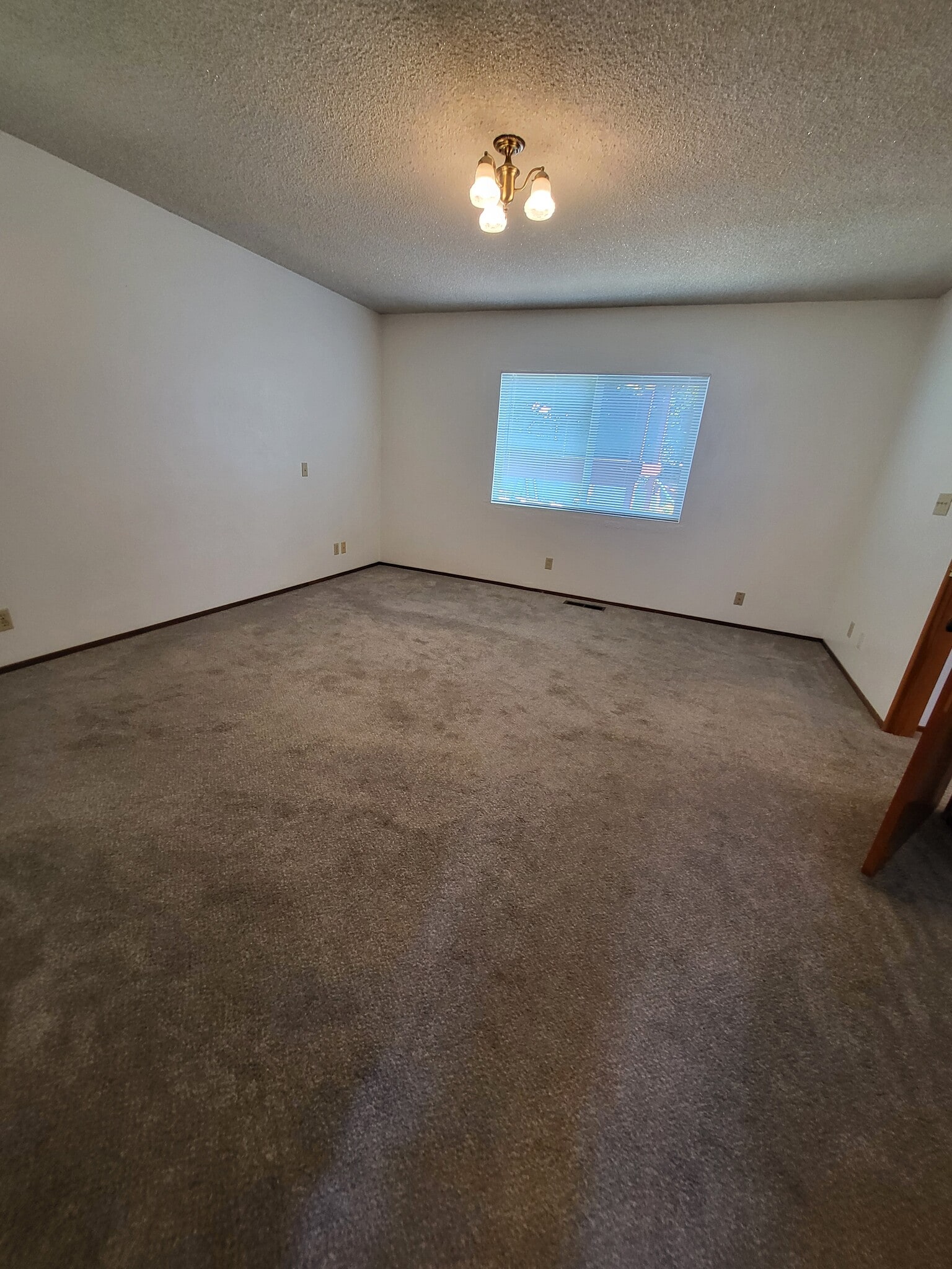 Building Photo - 906 Balra Dr