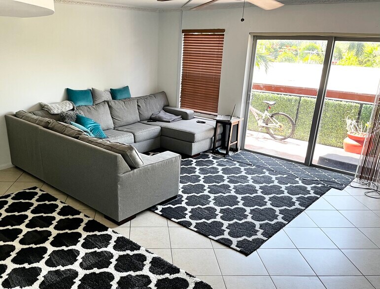 Building Photo - 640 Tennis Club Dr