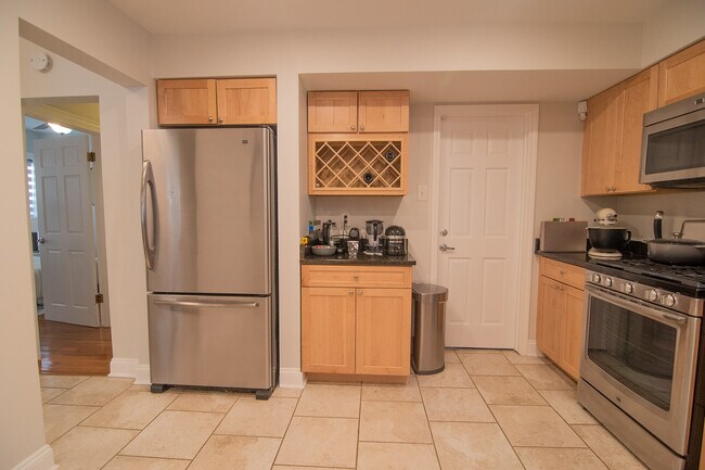 Building Photo - 5811 N Winthrop Ave