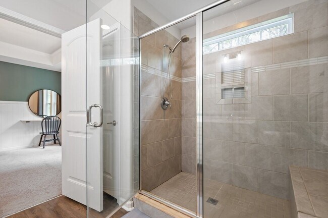 Building Photo - Furnished rental/Short Term Available