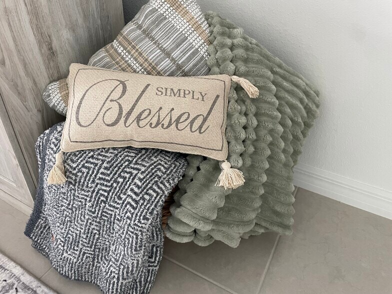 Building Photo - 342 Parkview Dr