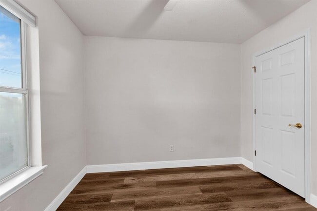 Building Photo - 112 Prairie Springs Loop
