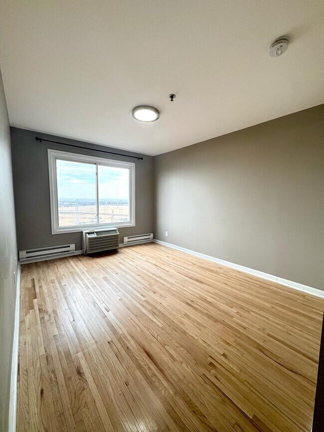 Building Photo - 1911 Grand Ave