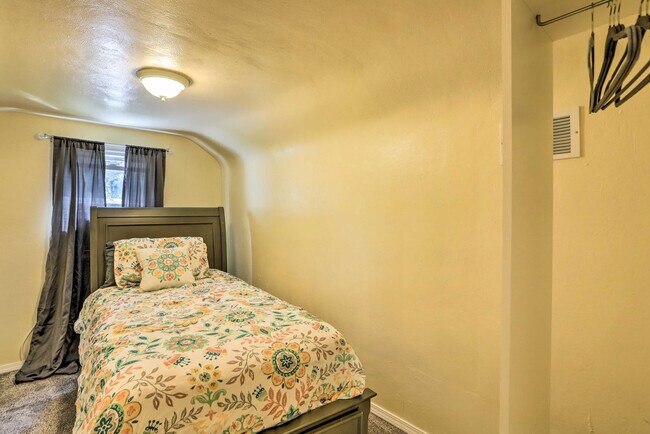 Building Photo - 6851 Nebraska Ave