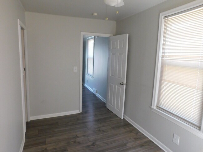 Building Photo - Private Entry Duplex near Lake St Clair