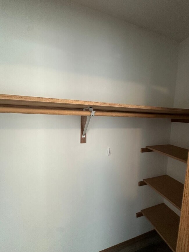 Building Photo - Tranquil & delightful 3-bedroom, 2-bathroom home that offers both comfort and convenience with it...