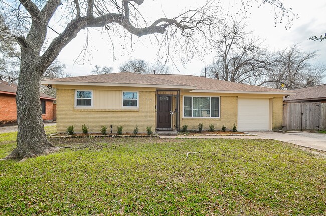 Primary Photo - 142 Victoria Dr