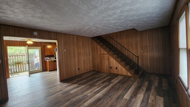 Building Photo - Hickory Hills Townhomes