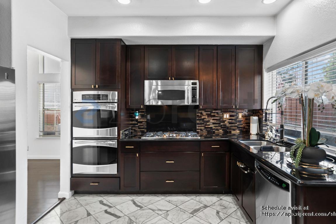 Building Photo - 2927 Sorrento Way