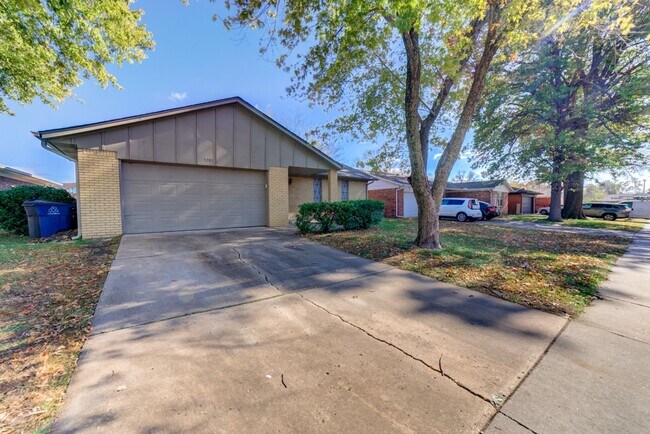 Building Photo - Newly renovated 3 bed / 2 Bath in Tulsa! Available Mid June!