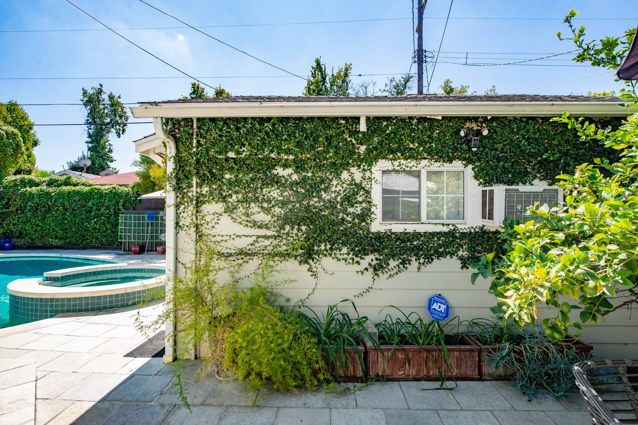 Building Photo - 13964 Peach Grove St