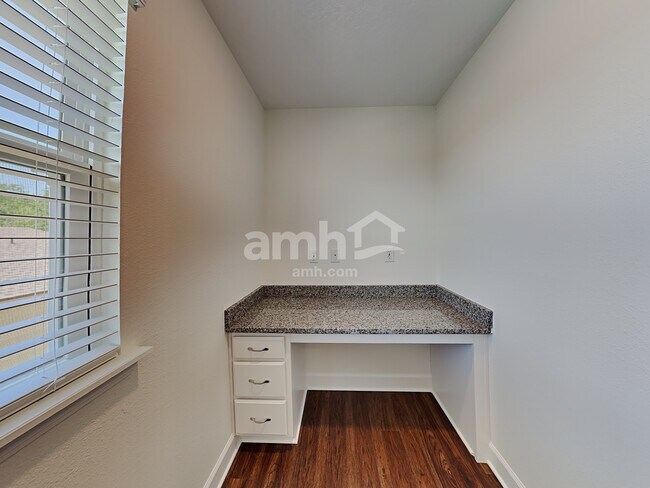 Building Photo - 5795 Hampton Creek Rd