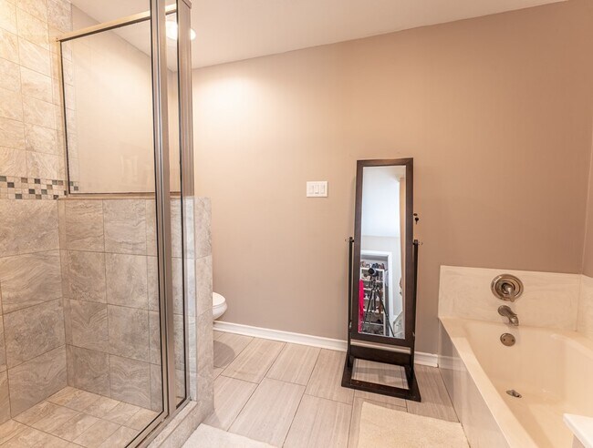 Building Photo - 117 Holly Hill Dr