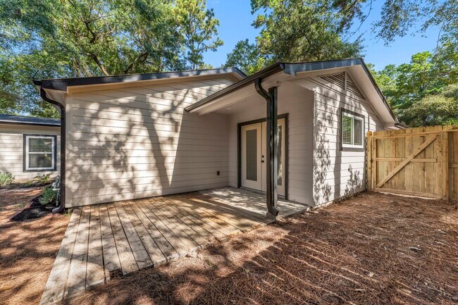Building Photo - 5 Canyon Oak Pl