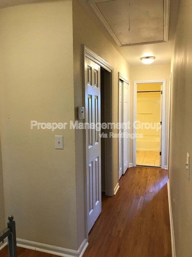 Building Photo - 120 Drake St