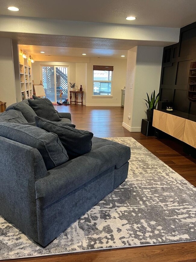 Building Photo - Beautiful 5 Bed 3 Bath in NE Fort Collins!