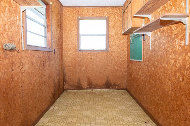 Building Photo - 407 Nugier Ave