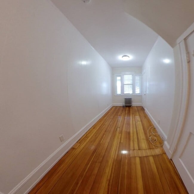 Building Photo - 11 Banks St