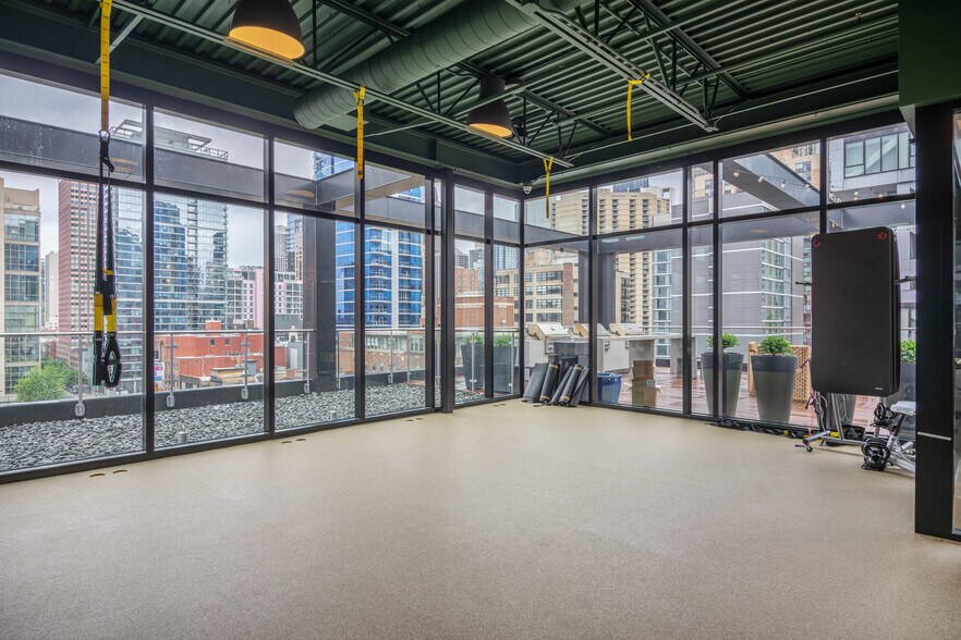 Building Photo - 676 North LaSalle Drive-SI FL6-ID900