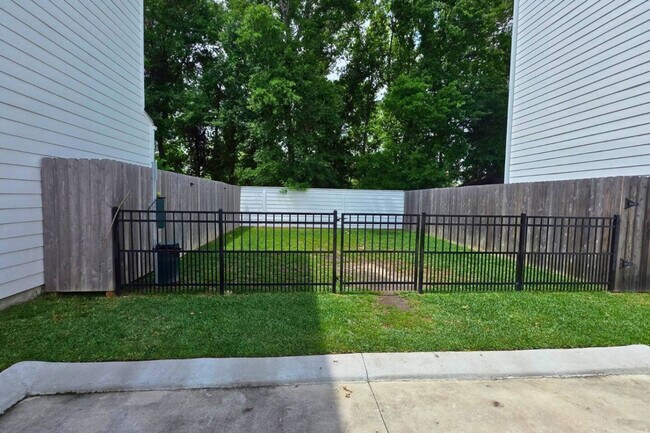 Building Photo - 5342 Donovan Gdns Ln