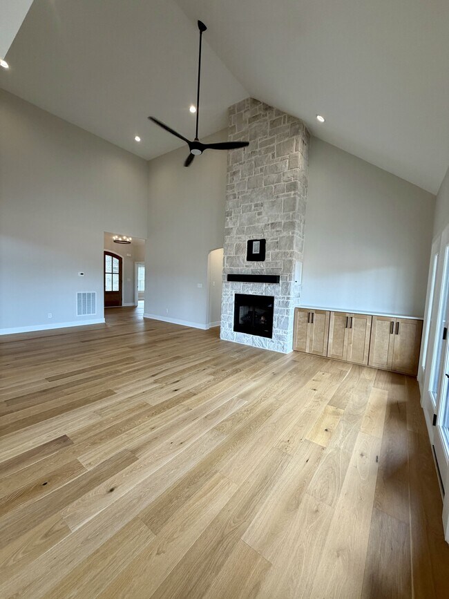 Building Photo - 204 Crest Ridge Ct