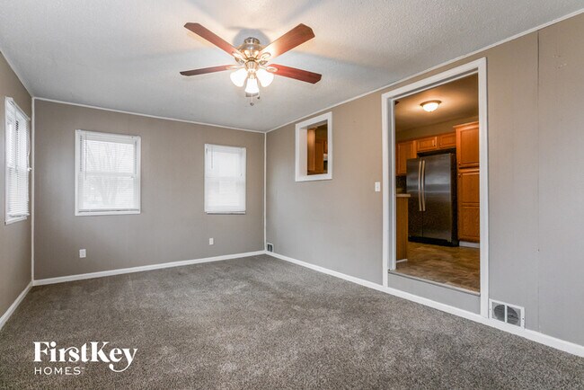 Building Photo - 2 NE Ferrell Ln