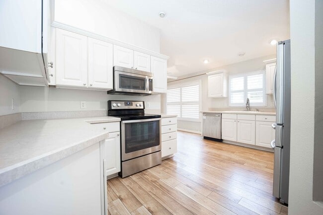 Building Photo - 3BR/2BA Courtyard Villa in The Village of ...