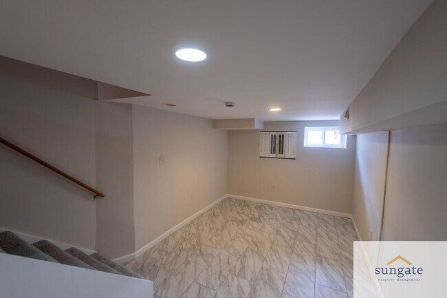 Building Photo - 3210 Fleet St