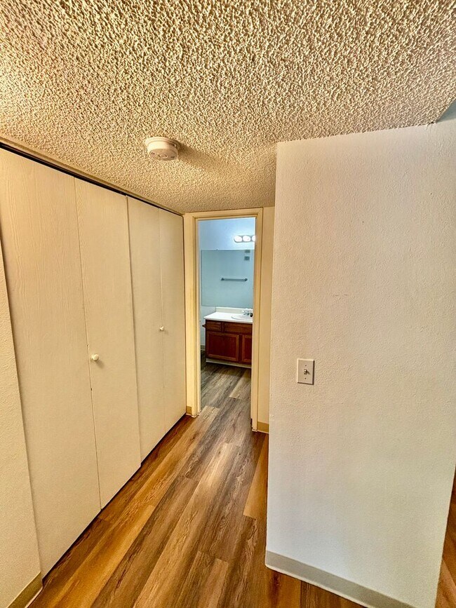 Building Photo - Spacious Green Mountain One Bedroom w/Pool...