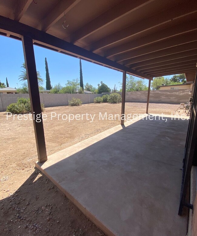 Building Photo - East Side Living Offering, Comfort & Conve...