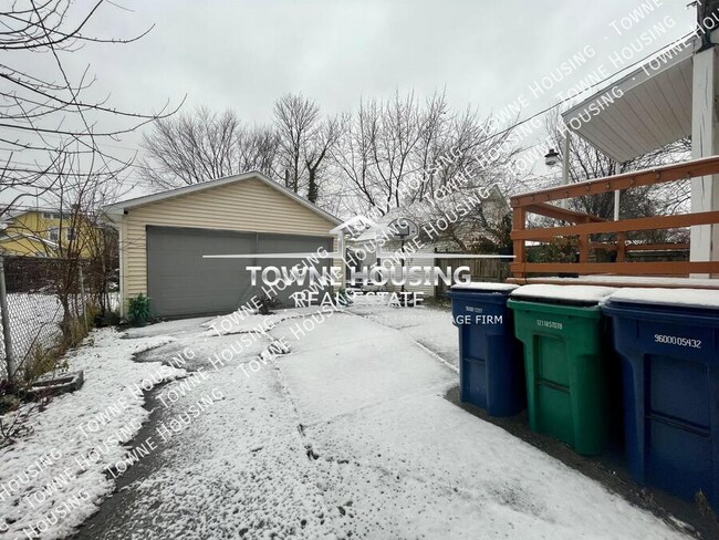 Building Photo - 418 Colvin Ave