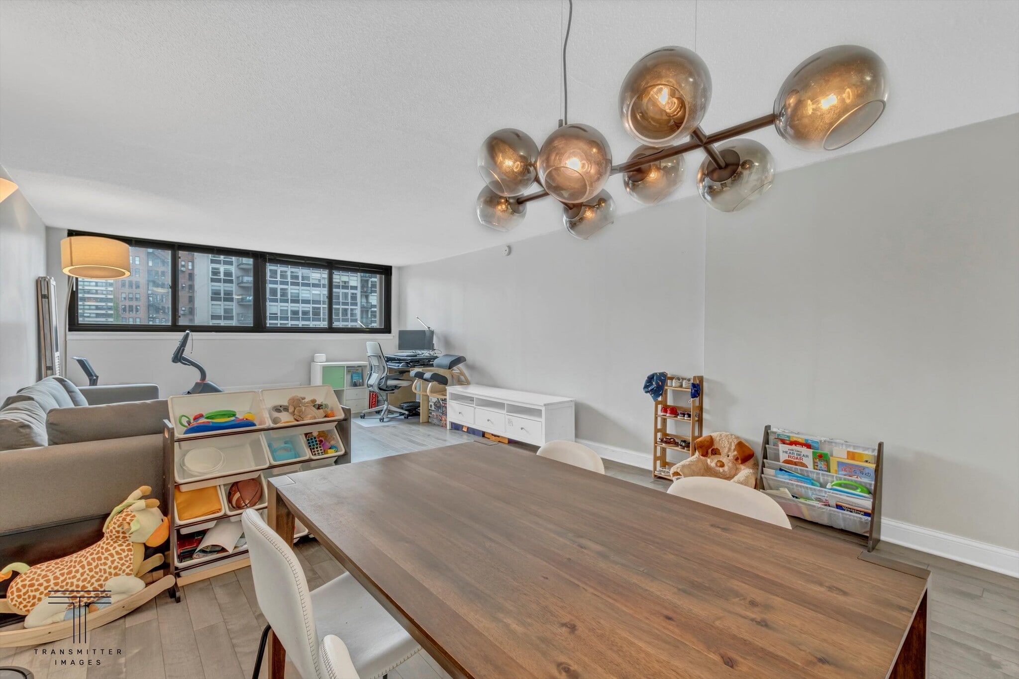 Building Photo - 30 E Division St