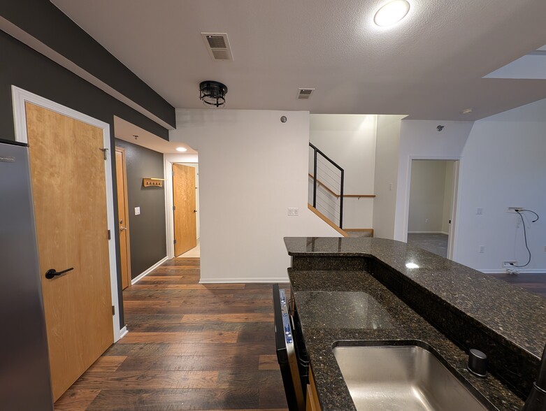 Building Photo - 2121 S Kinnickinnic Ave
