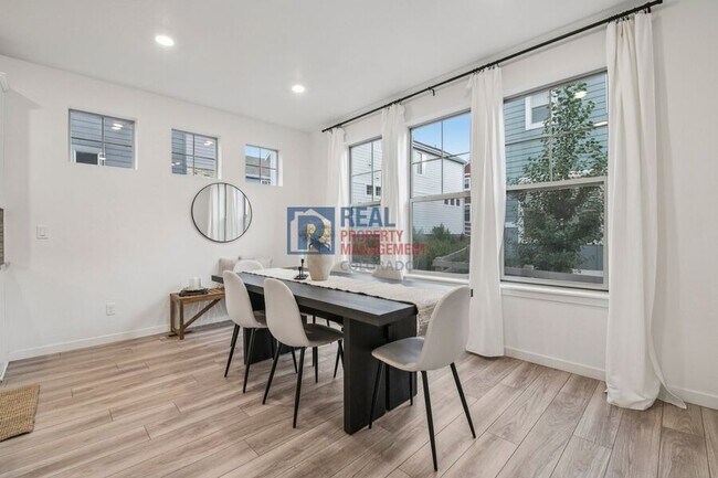 Building Photo - 8396 Bijou Crk Ave