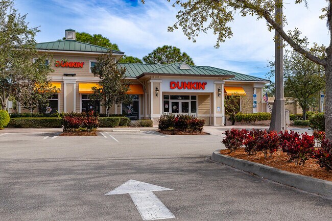 Building Photo - 758 SE Courances Dr