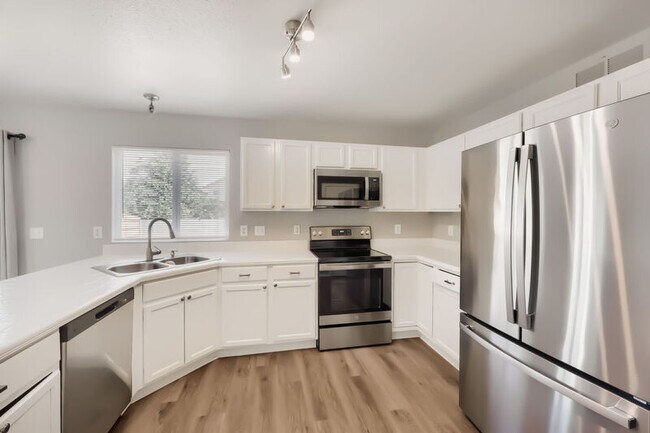 Building Photo - 5632 Marabou Way