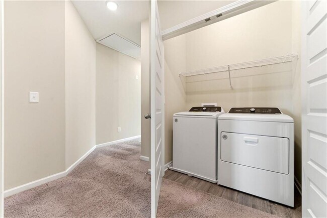 Building Photo - 231 Eva Wy