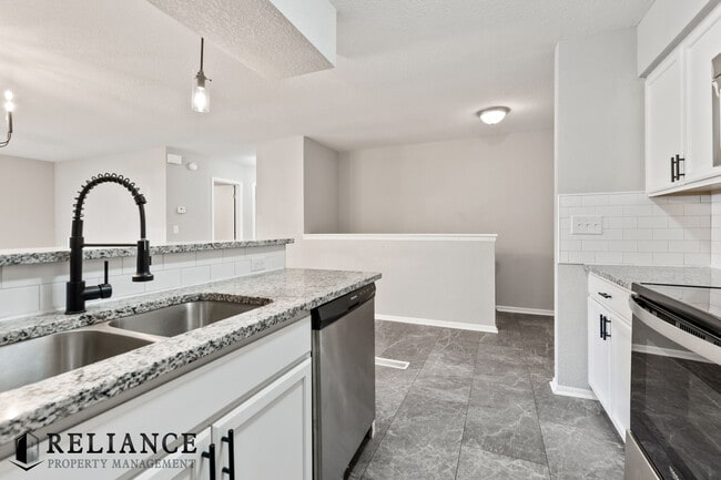 Building Photo - 8712 Lakeland Cir