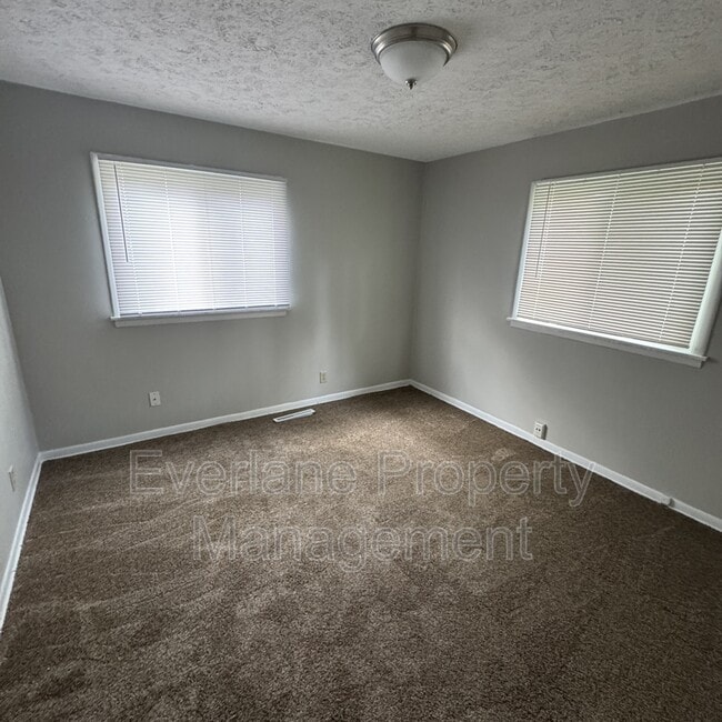 Building Photo - 4030 N Catherwood Ave